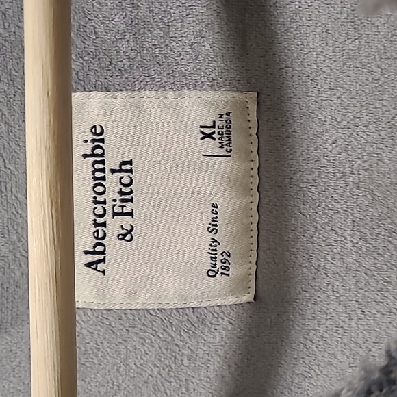 Abercrombie & Fitch Sherpa Shirt Jacket in Women's size XL in Gray - Picture 3 of 4